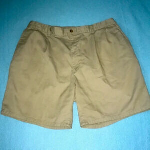 WINDBRIDGE tan pleated elastic waistband 4 pocket button zipper shorts size 40